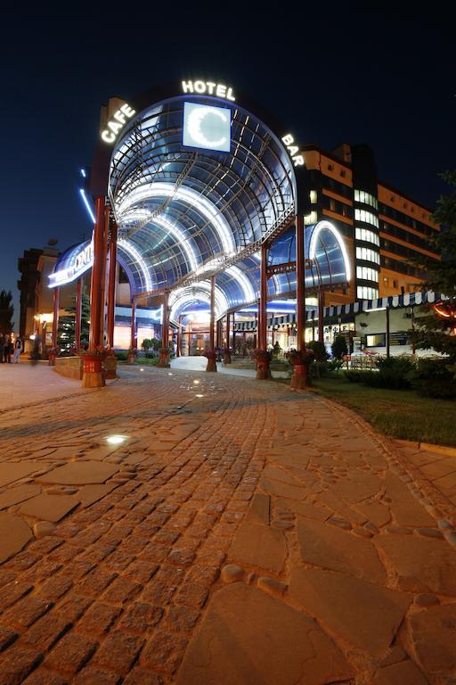 Central Hotel Donetsk Exterior photo