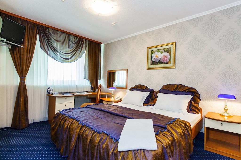 Central Hotel Donetsk Room photo