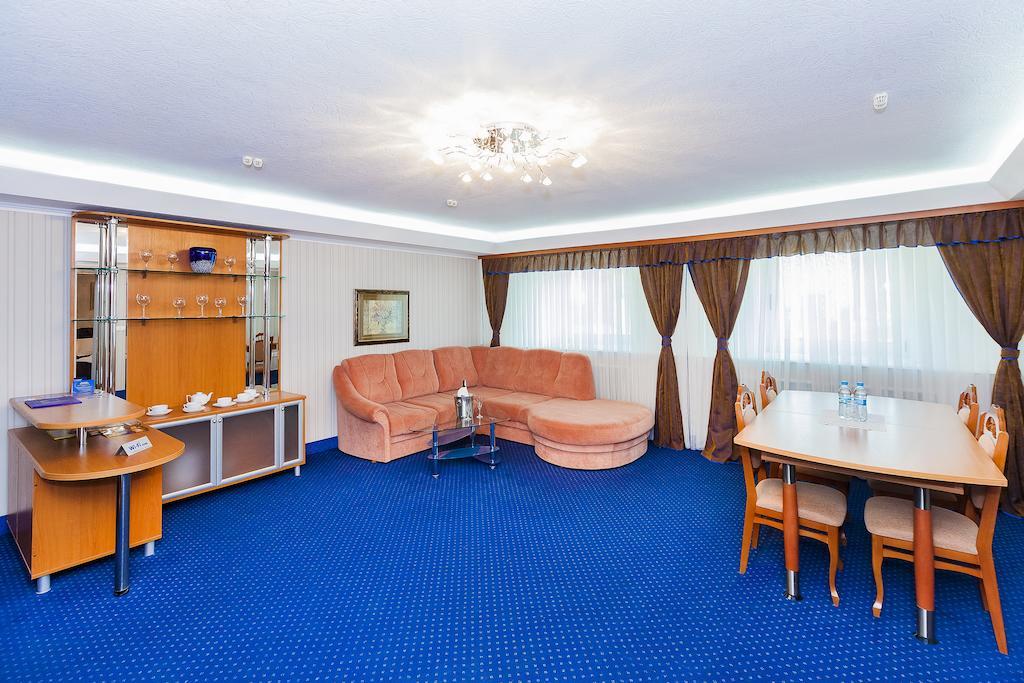 Central Hotel Donetsk Room photo